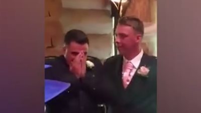 بالفيديو.. رد فعل مؤثر لعريس شاهد عروسه بالفستان الأبيض