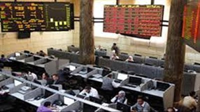 خبير يطالب بتعجيل طرح شركات البترول والبنوك في البورصة