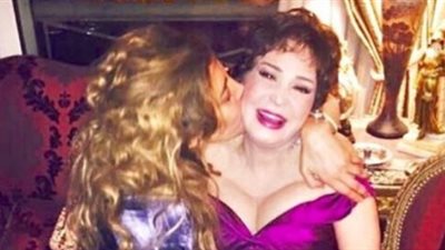 قبلة «ريهام حجاج» تجذب الأنظار لفستان لبلبة