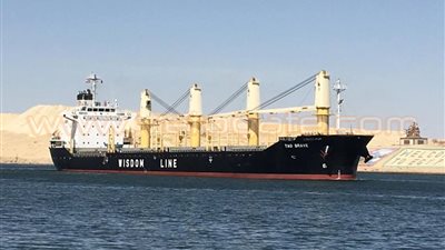 بالفيديو.. جنوح سفينة بقناة السويس بسبب توقف مصادر الطاقة