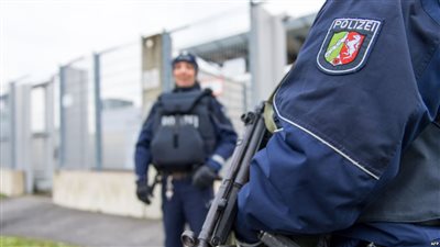 السلطات الألمانية تحتجز فتاة عائدة من سوريا بتهمة انتمائها لـ«داعش»