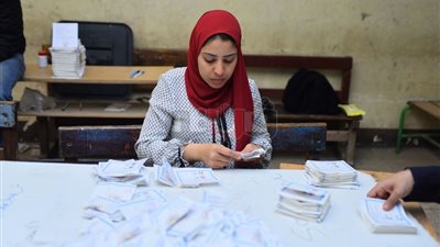 المؤشرات الأولية.. السيسي 12193 صوتا وموسى 439 باللجنة العامة بالشروق