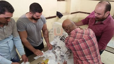 المؤشرات الأولية.. 2058 صوتا للسيسي و73 لموسى بلجنة مدرسة نبيل ببورسعيد