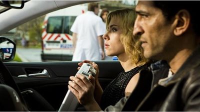 سكارليت جوهانسن وعمرو واكد يستعدان لـ «Lucy 2»