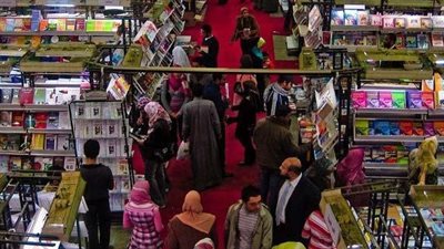 ٣٠٠ ألف زائر في أول أيام معرض الكتاب