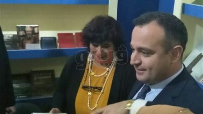 وزيرة الثقافة تشيد بجناح دار أنباء روسيا بمعرض الكتاب