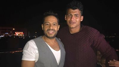 «صبرت ونلت»..معجب ينجح في لقاء حماقي بعد 11 عامًا من المحاولات