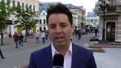 مراسل يتعرض لموقف محرج في يومه الأول لتغطية كأس العالم (فيديو)