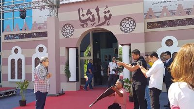 محمود سعد يسجل حلقة من معرض «تراثنا» لـ «باب الخلق» (صور)