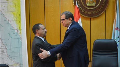 وزير القوى العاملة يكرم «رسلان» بمناسبة إحالته للتقاعد (صور)