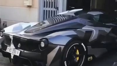 مالك سيارة فيراري لافيراري يغير من التصميم الداخلي والخارجي (فيديو)