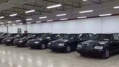 الصين تبيع 8 سيارات «مرسيدس W140» بولمان بسعر رخيص