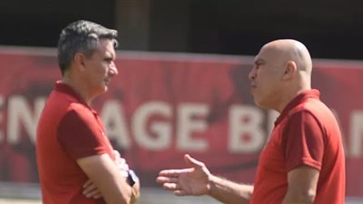 كارتيرون يجتمع بالجهاز المعاون قبل المران المسائي