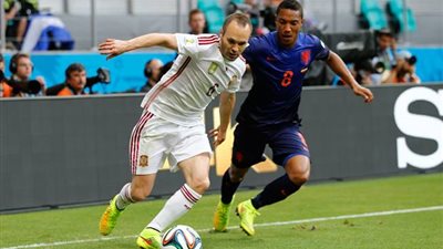 إنيستا يقود إسبانيا في مباراته الدولية رقم 100 أمام أستراليا