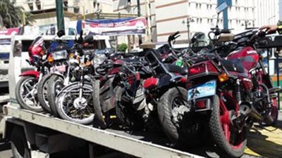 ضبط 23 دراجة بخارية بدون لوحات معدنية في قنا