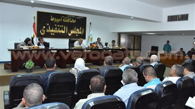 سكرتير أسيوط: إزالة جميع المعوقات أمام مشروع قناطر ديروط الجديدة