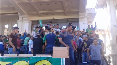 بالصور.. جماهير الاتحاد السكندري تؤازر الفريق قبل مواجهة المحلة