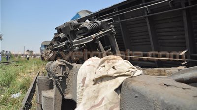 شريف إسماعيل يكلف بتشكيل لجنة فنية للتحقيق في حادث قطار العياط