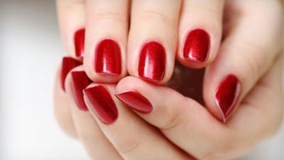 أسهل طرق تنسيق ألوان المانيكير لإطلالة شتوية ساحرة