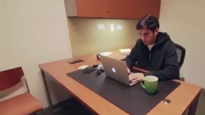 25 استخداما لمعطف السفر (فيديو)