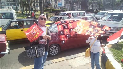بالصور.. انتشار أعلام الأهلي بميادين الإسكندرية قبيل موقعة الوداد