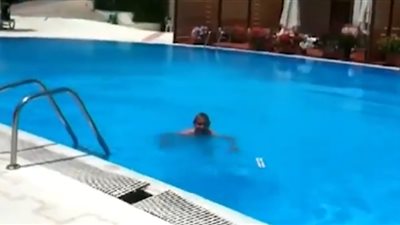 أطرف الحوادث التي وقعت بالمياه (فيديو)