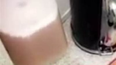 حيلة مجنونة لتنظيف إسفنجة توزيع المكياج في دقيقة (فيديو )