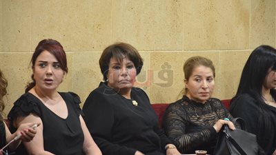 الفخرانى وفردوس عبدالحميد وشيري عادل في عزاء جميل راتب (فيديو وصور)