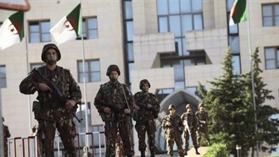 إرهابي يسلم نفسه للجيش الجزائري