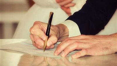 معركة الأحوال الشخصية تتجدد.. هيئة كبار العلماء ترفض الزواج العرفي باعتباره «زنا».. نائبة تتحدى: «حلال شرعا».. وفؤاد: دستوريا لا يجوز إعداد الأزهر للقوانين.. أبو حامد يصعد: مش هنسي