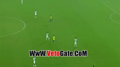 بالفيديو.. هدف كوميدي يتسبب فيه حارس مالى أمام البرازيل