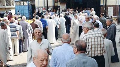 غضب أصحاب المعاشات بدمنهور لبطء صرف مستحقاتهم قبل العيد