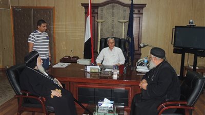 الأنبا ديمتريوس يترأس وفد مطرانية ملوي لتهنئة مدير الأمن بمنصبه الجديد