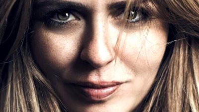 زوجة أحمد السقا بإطلالة عشرينية ساحرة في أحدث جلسة تصوير