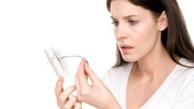 فن التعامل مع تساقط الشعر بعد 