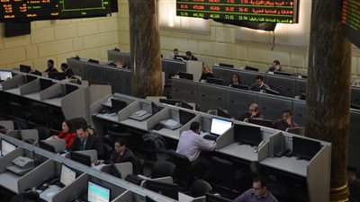 تباين مؤشرات البورصة في مستهل التعاملات