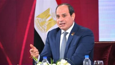 السيسي يطالب بالوقوف تحية لشهداء ومصابي مصر خلال الاحتفال بعيد الشرطة