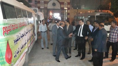 بالفيديو والصور.. محافظ الفيوم يتبرع بالدم في احتفالات العاشر من رمضان