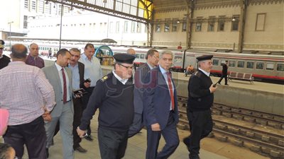 مدير شرطة النقل يتفقد الخدمات الأمنية بالمترو والسكك الحديدية (صور)