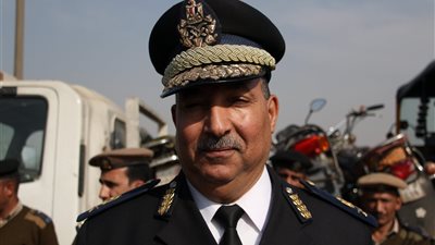 الداخلية تواصل استعداداتها لمواجهة تغيرات الطقس.. مدير شرطة المرور يتفقد الخدمات على الطرق.. طرح إرشادات للقيادة الآمنة.. الدفع بسيارات إغاثة ورفع الطوارئ بغرف العمليات في المحافظات