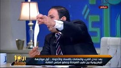 «خناقة» بين نقيب الصيادلة وعضو مجلس النقابة على الهواء (فيديو)