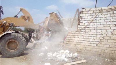 بالصور.. إزالة ٥٠ حالة تعد على الأراضي الزراعية بـ«قها»