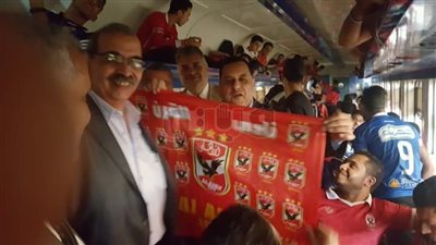 بالصور.. وصول أول قطار لمشجعي الأهلي مدينة برج العرب