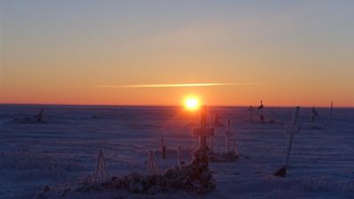 بعد 66 يوما من الغياب.. الشمس تشرق على مدينة بارو (صور)