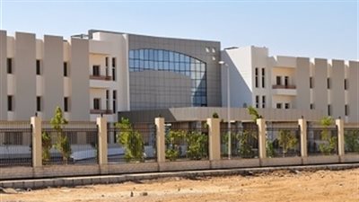 «الجلاء العسكري» يستضيف خبيرا عالميا في جراحات قاع الجمجمة