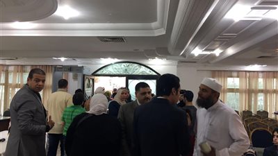 وزيرة الهجرة تصطحب لجنة طبية للكشف على حالات الدمج بالكويت