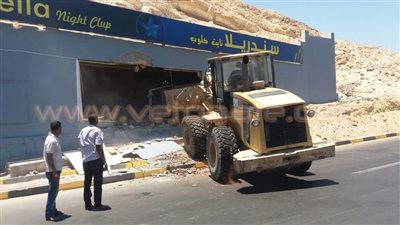 بالصور.. حملة لإزالة 7 مبانٍ مخالفة في الغردقة