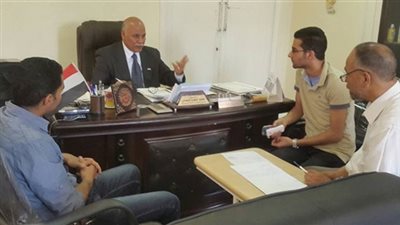 مدير قوى عاملة السويس يبحث تعيين ذوي الإعاقة بالغزل والنسيج