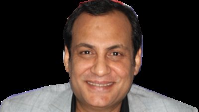 صلاح هاشم: السيسي أخطأ بفتح جبهة كل المشروعات القومية في وقت واحد