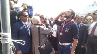 أداء تحية العلم في جامعة عين شمس (فيديو)